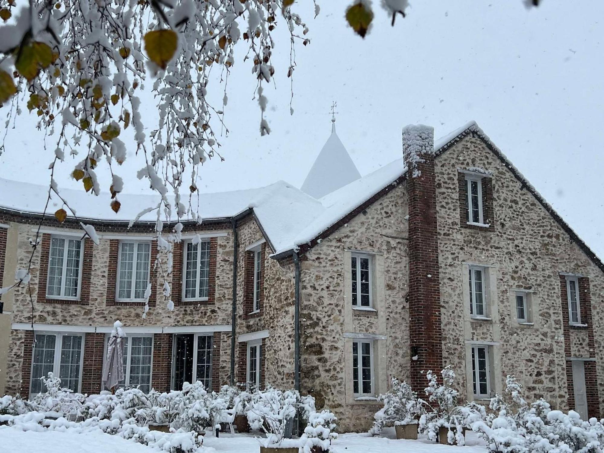 Le Petit Chateau Baye  Экстерьер фото
